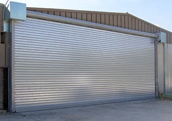<strong>RIDEAU INDUSTRIEL TUBULAIRE GALVA - motorisé lames pleines 9/10</strong>